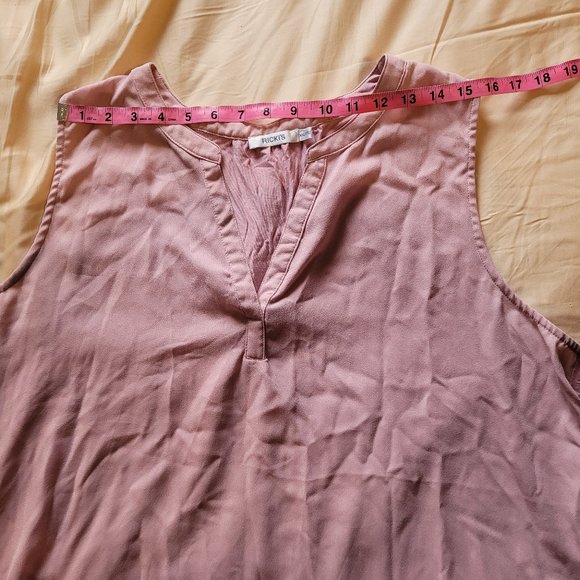 XXL Ricki's Sleeveless Henley V-Neck Top - Picture 7 of 9